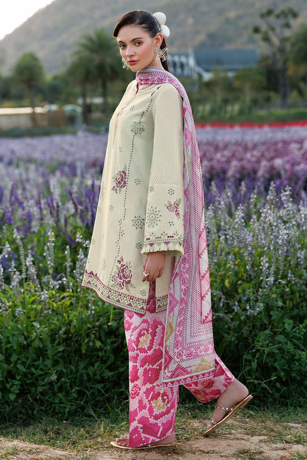 EMBROIDERED LAWN USE-9289