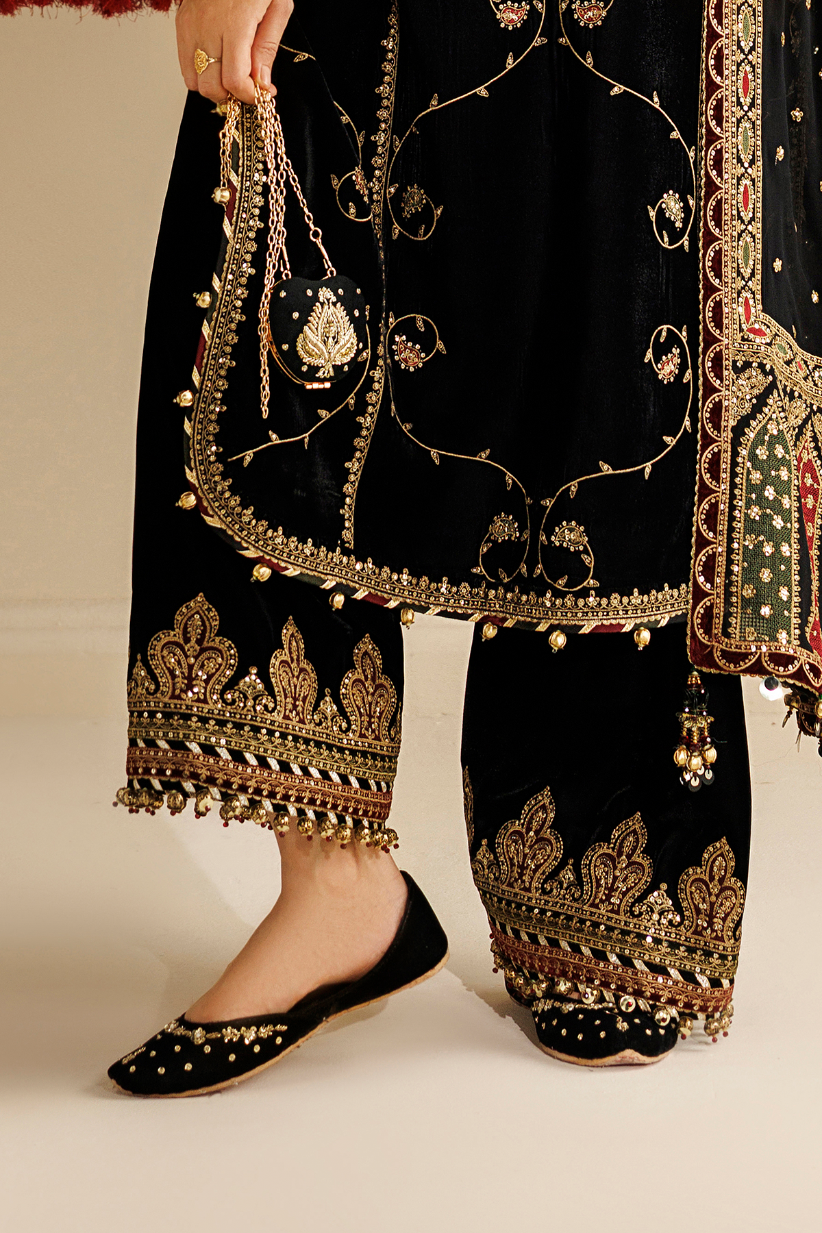 Embroidered Velvet Khussa D-01