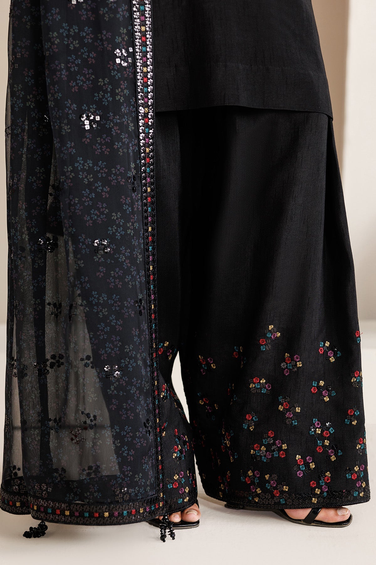 EMBROIDERED RAW SILK UR-7081