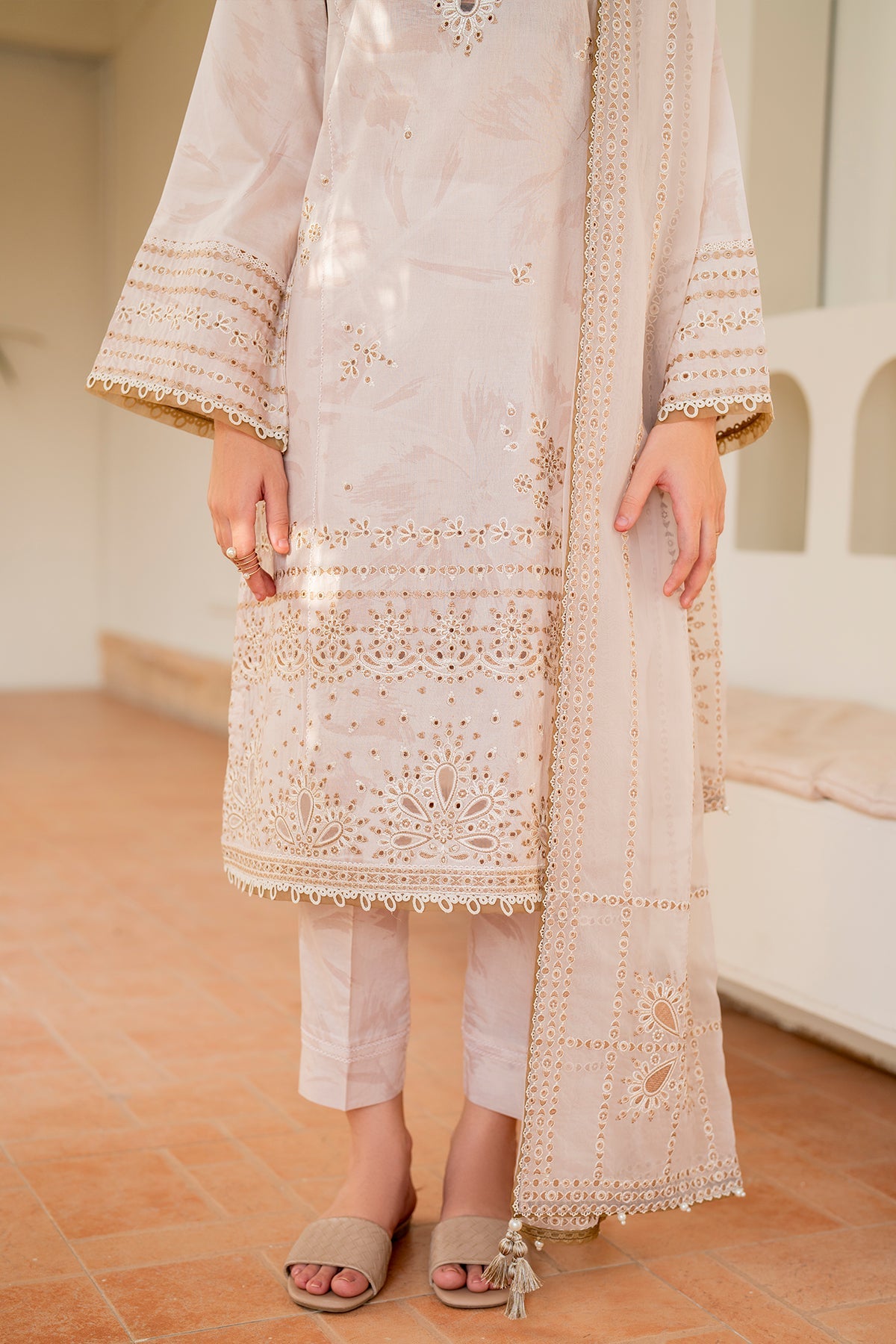 EMBROIDERED LAWN USE-9059