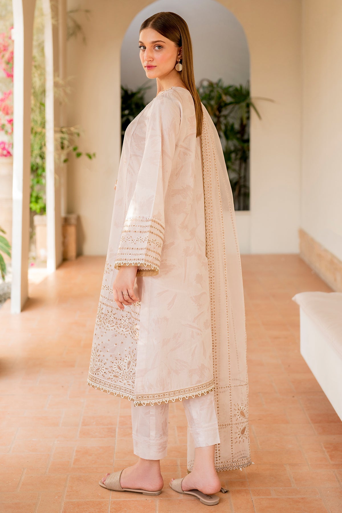 EMBROIDERED LAWN USE-9059