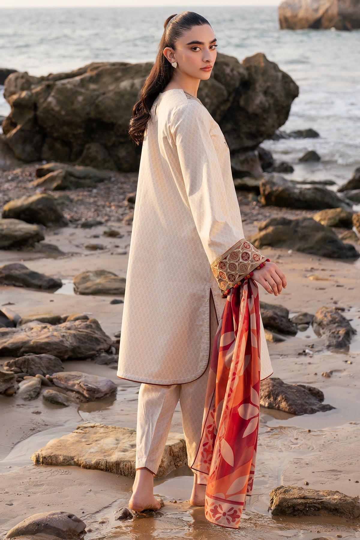 EMBROIDERED LAWN USE-9153