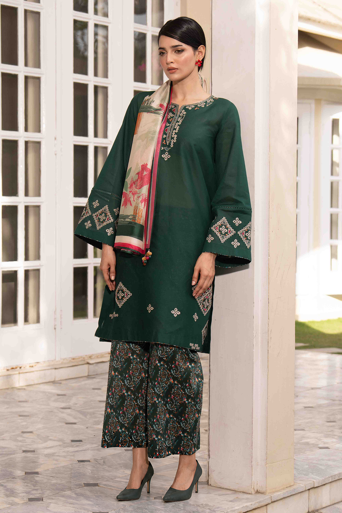 EMBROIDERED LAWN USE-9377