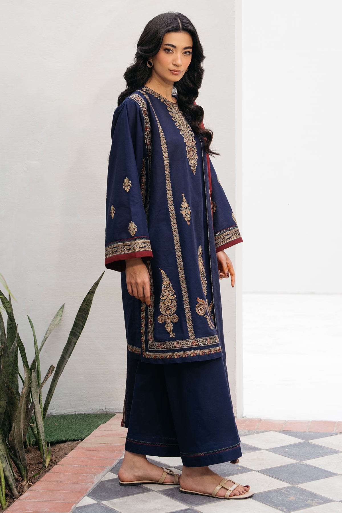 EMBROIDERED LAWN USE-9183