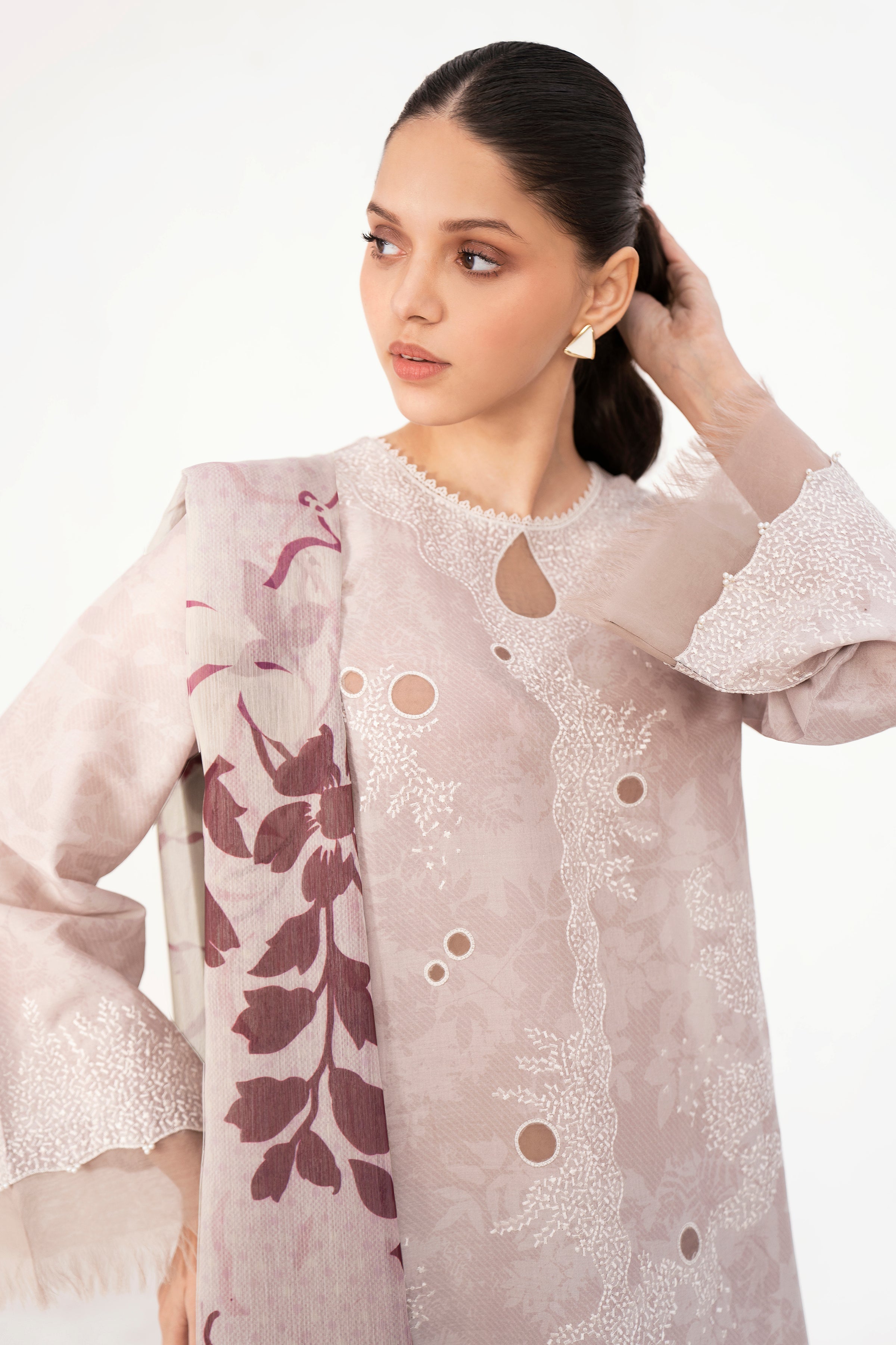 Embroidered Lawn USE-9266