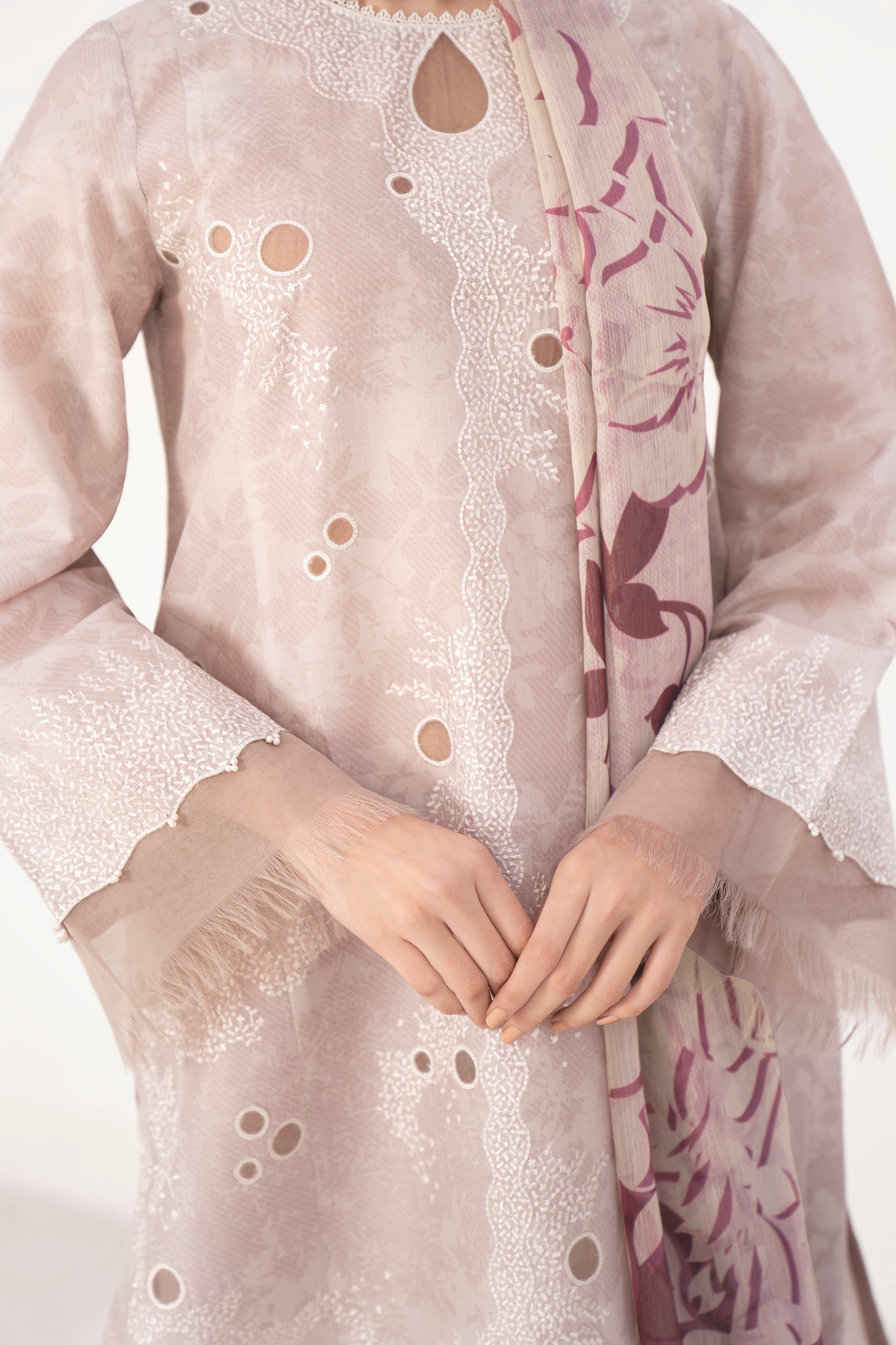 Embroidered Lawn USE-9266