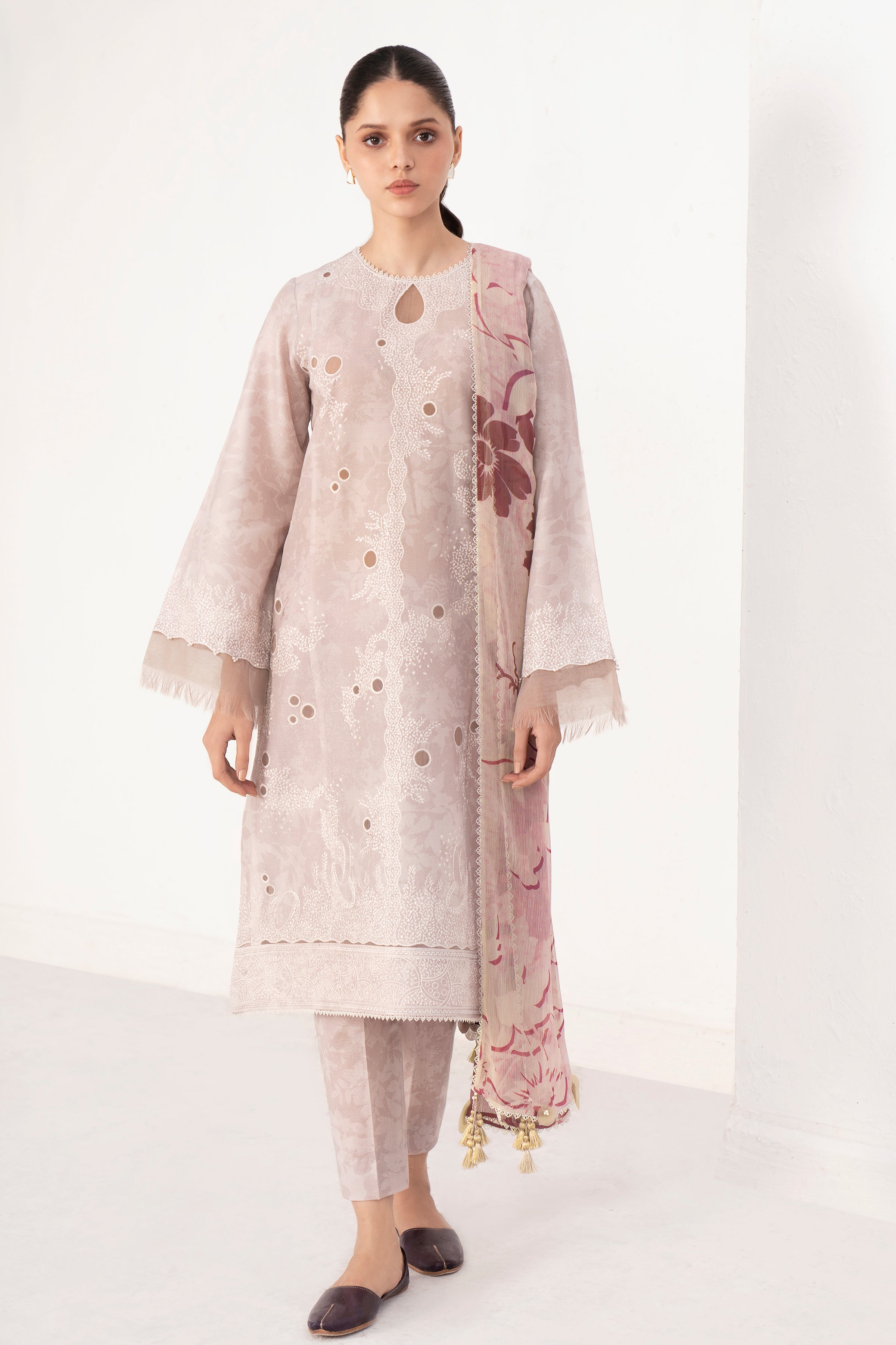 Embroidered Lawn USE-9266