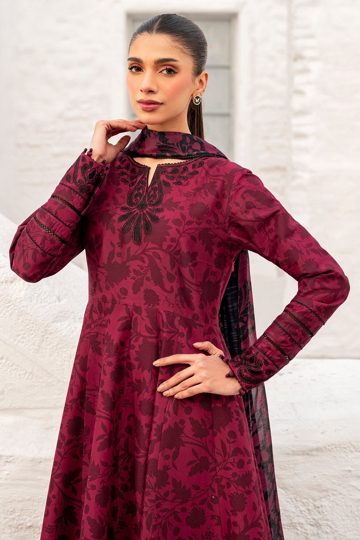 EMBROIDERED LAWN USE-9271