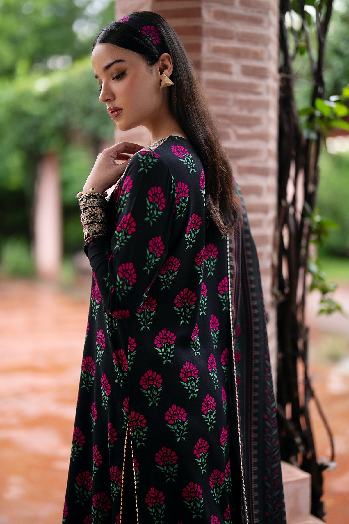 EMBROIDERED VISCOSE UW-0162