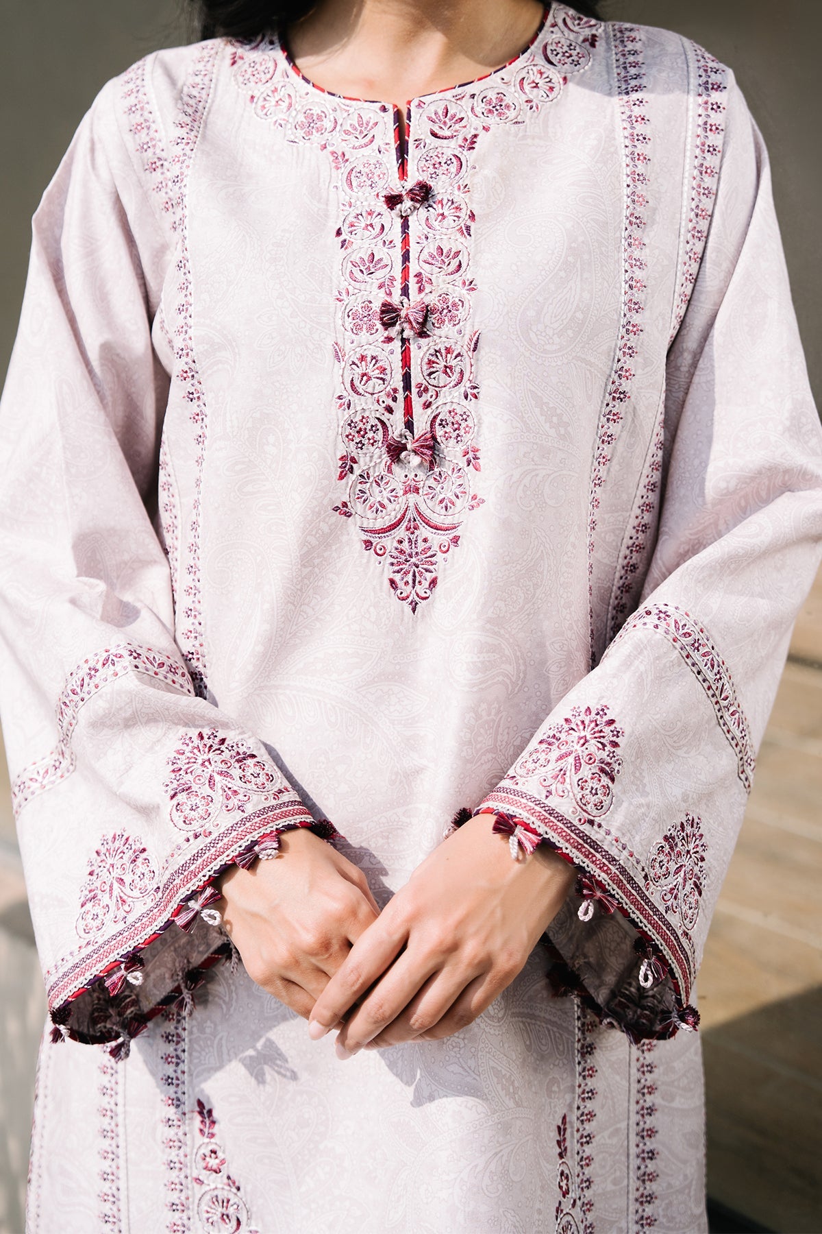 EMBROIDERED LAWN USE-9147