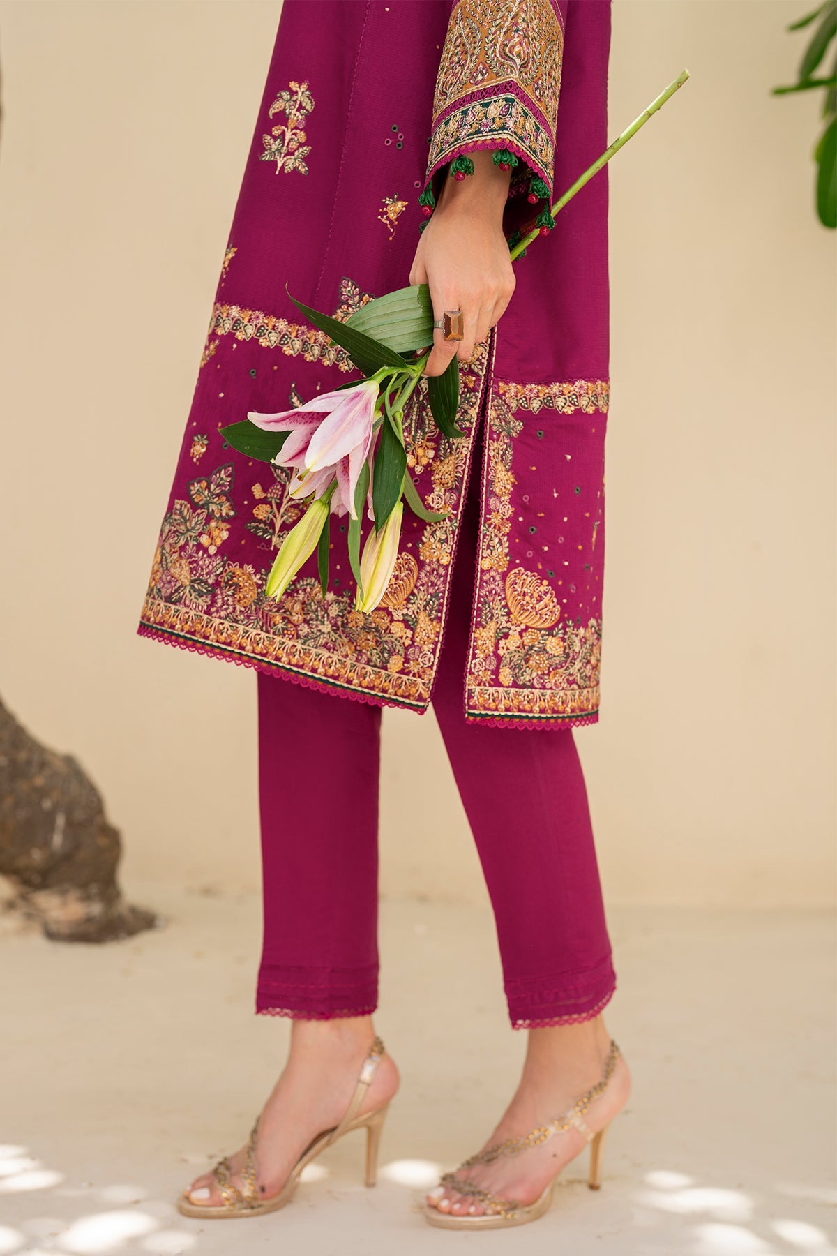 EMBROIDERED LAWN IL-SS24-D10