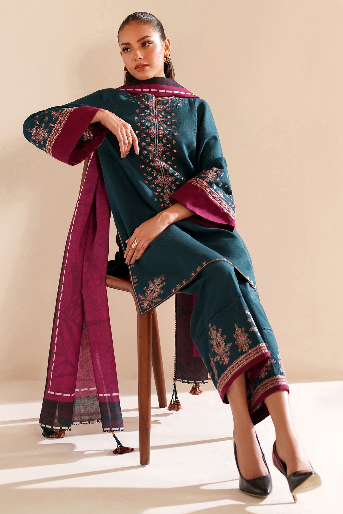 EMBROIDERED KHADDAR UW-0190