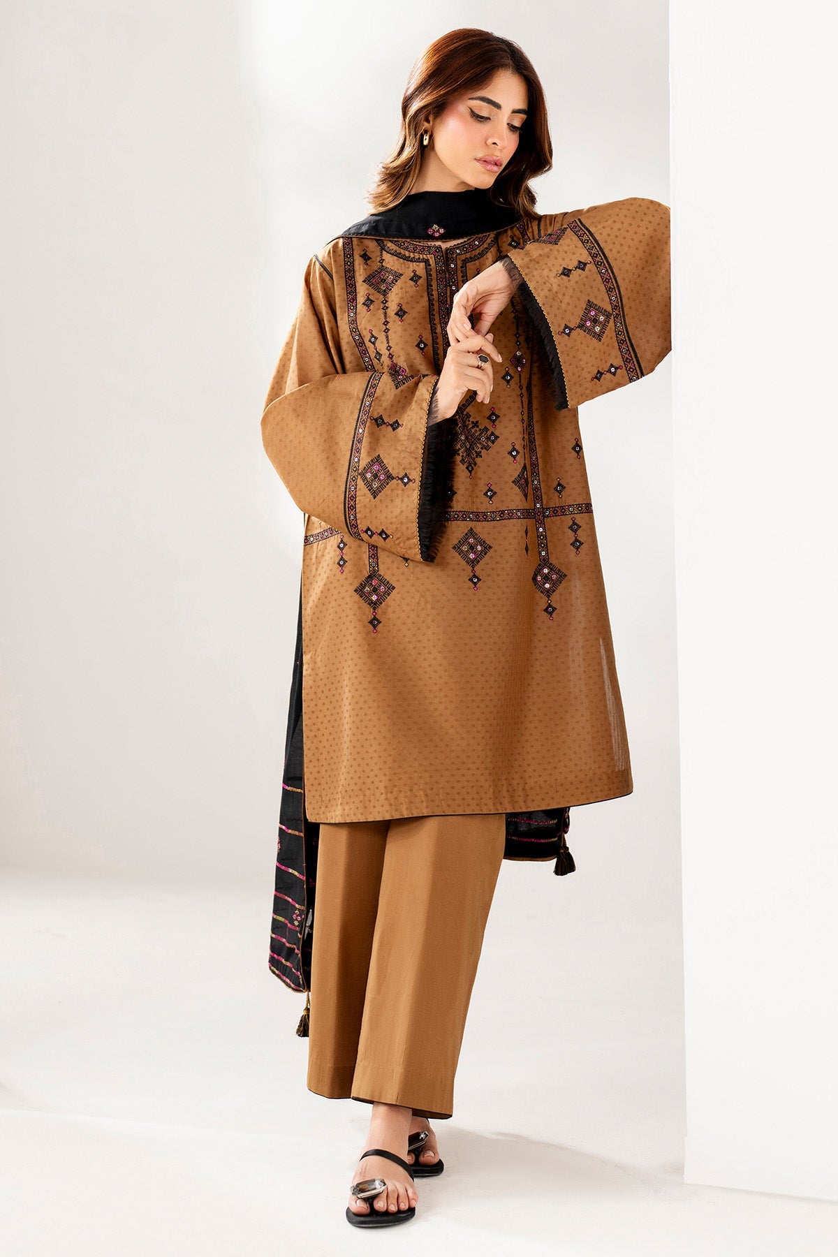EMBROIDERED LAWN USE-9250