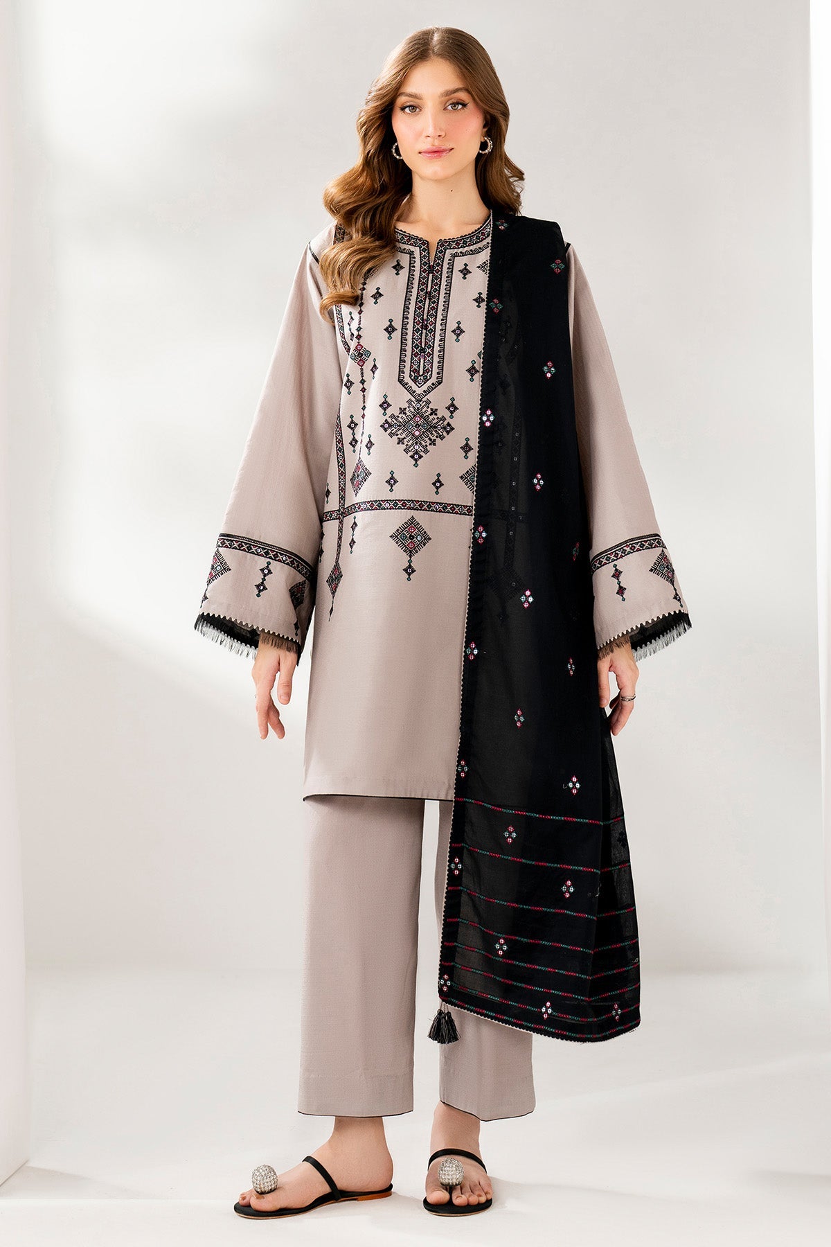 EMBROIDERED LAWN USE-9251