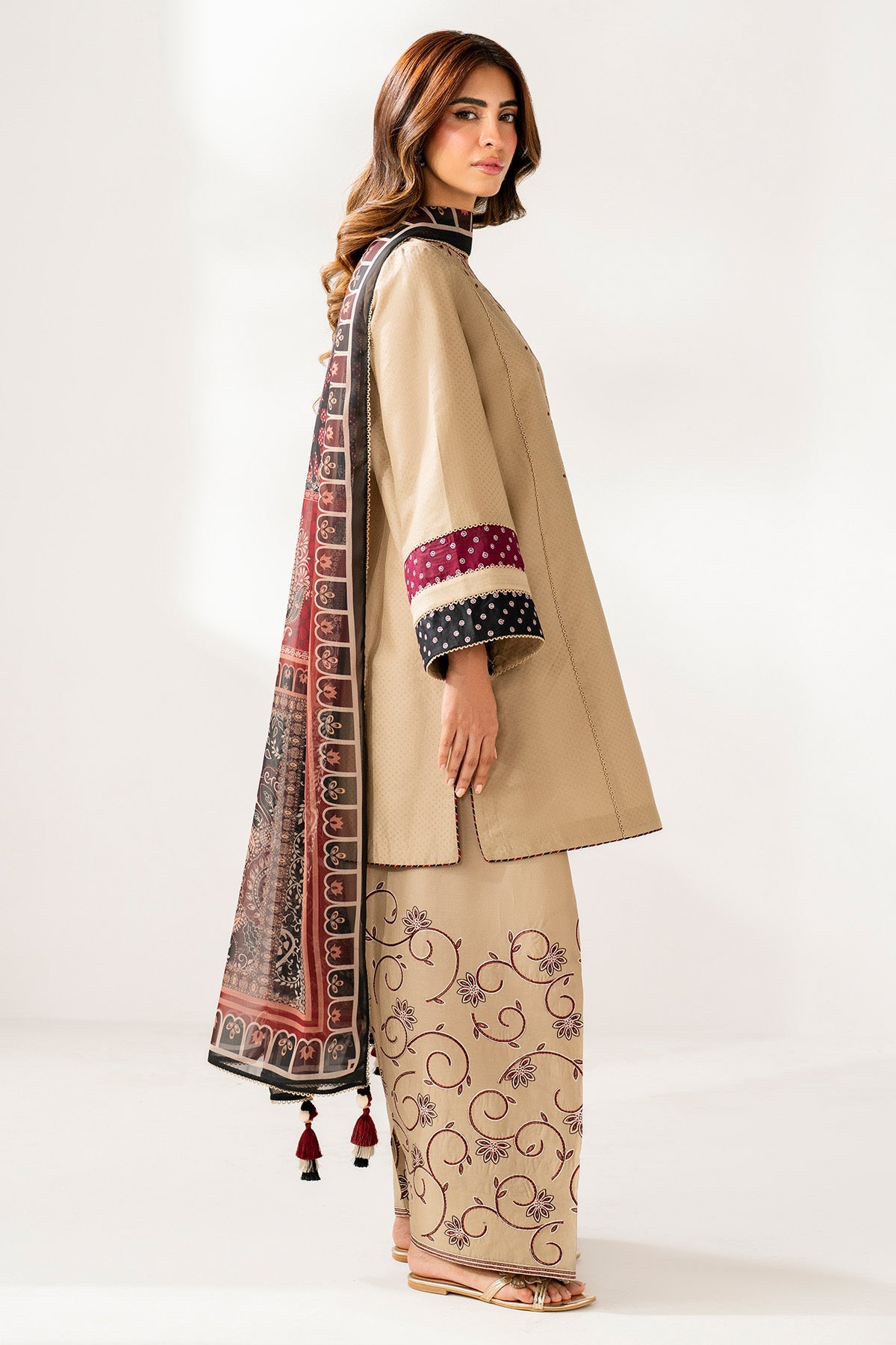 EMBROIDERED LAWN USE-9246