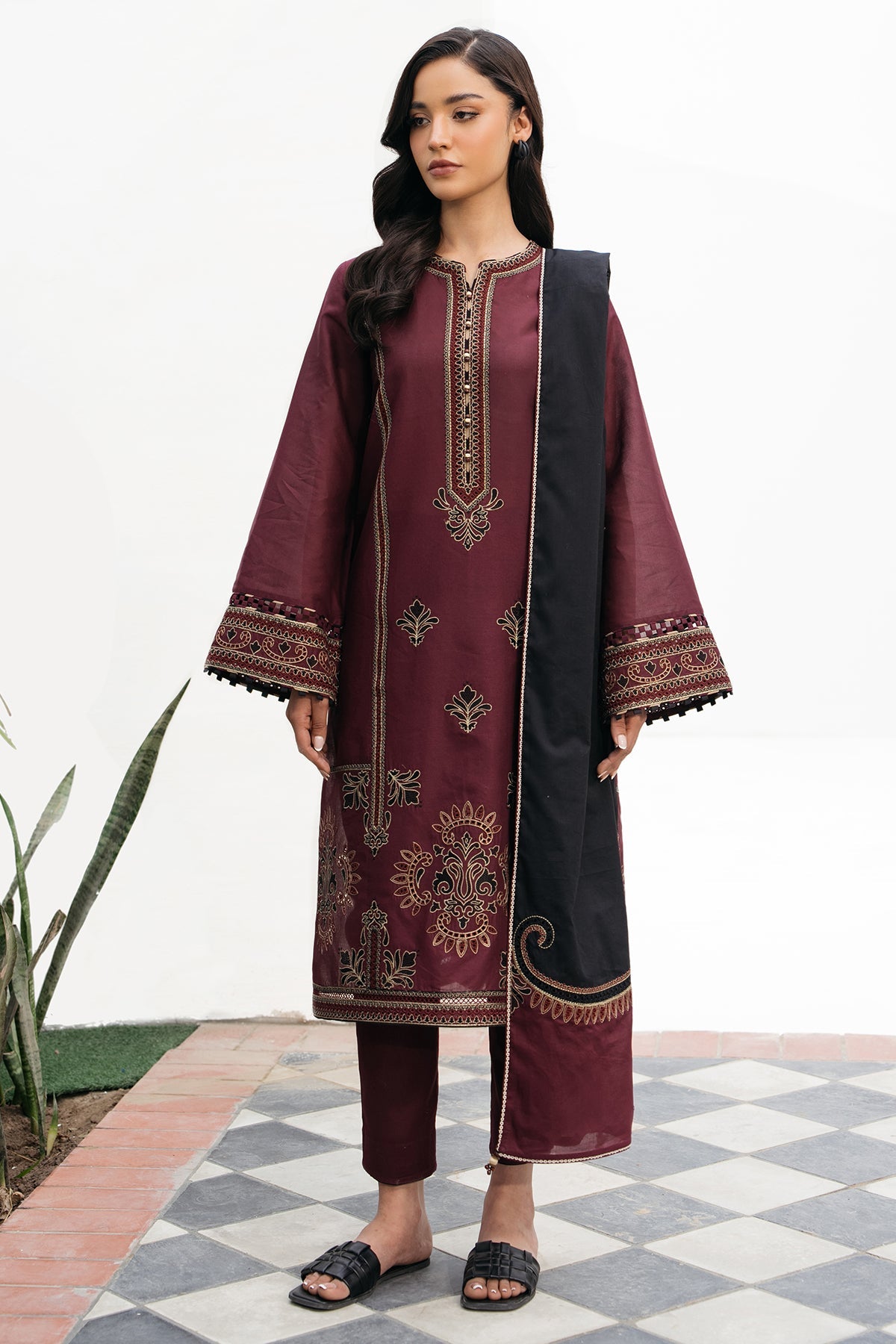 EMBROIDERED LAWN USE-9182