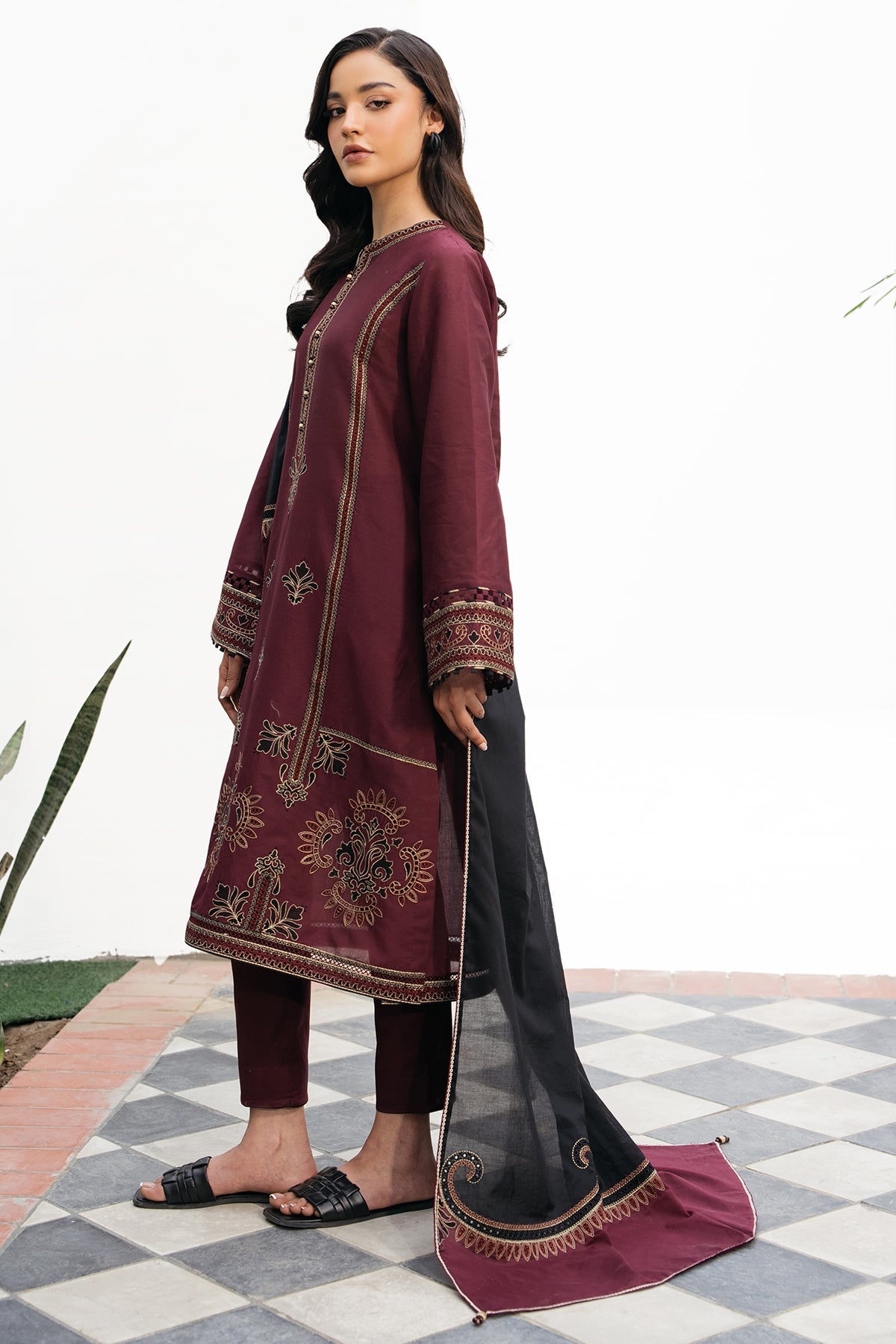 EMBROIDERED LAWN USE-9182