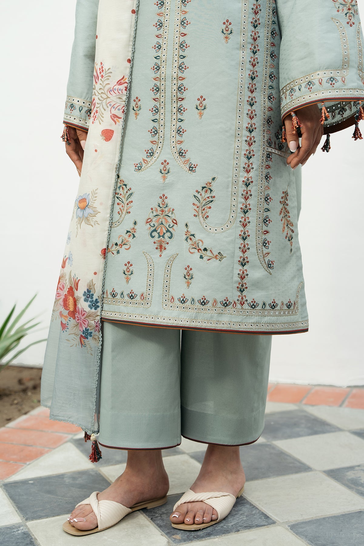 EMBROIDERED DOBBY LAWN USE-9180