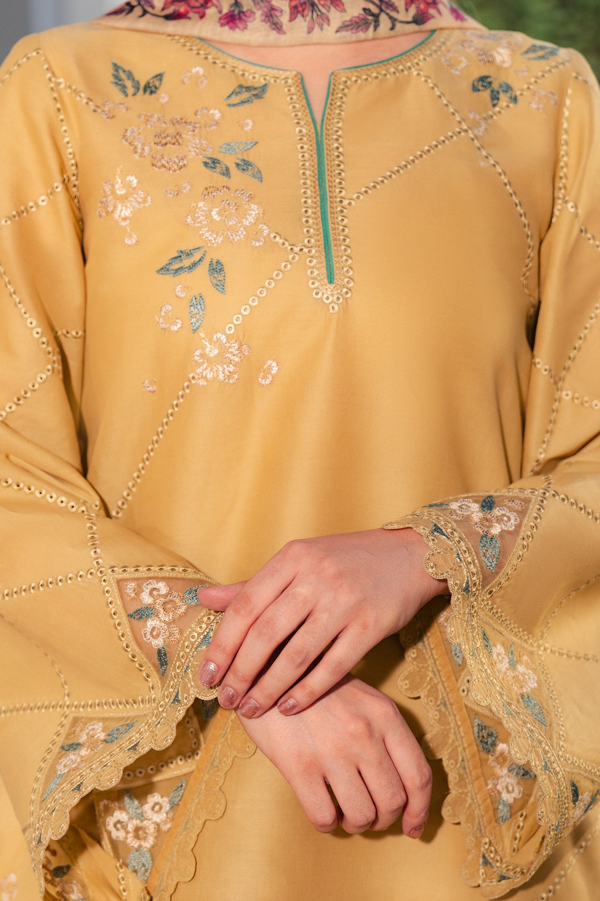EMBROIDERED LAWN USE-9365