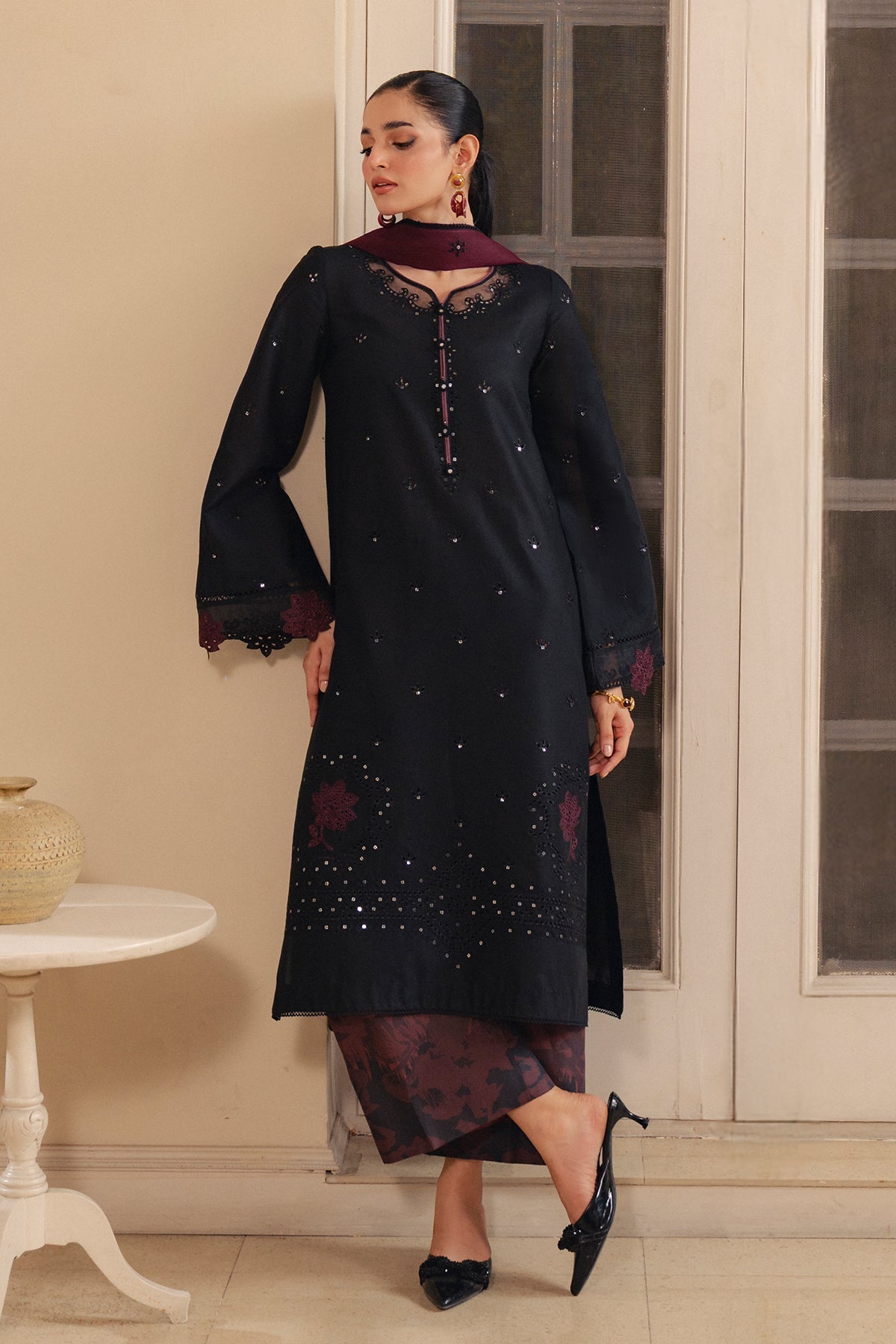 EMBROIDERED LAWN USE-9342