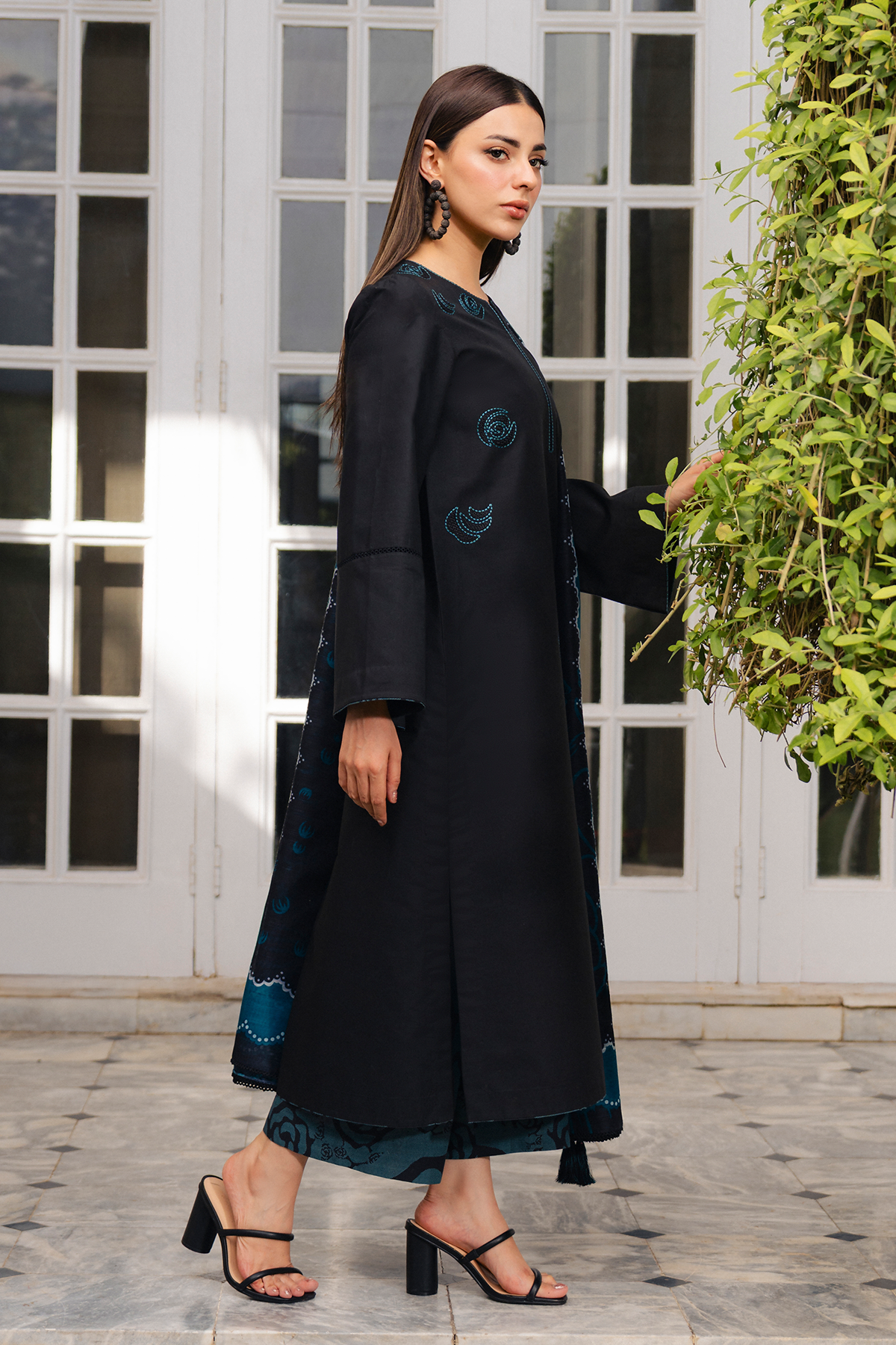 EMBROIDERED LAWN USE-9367