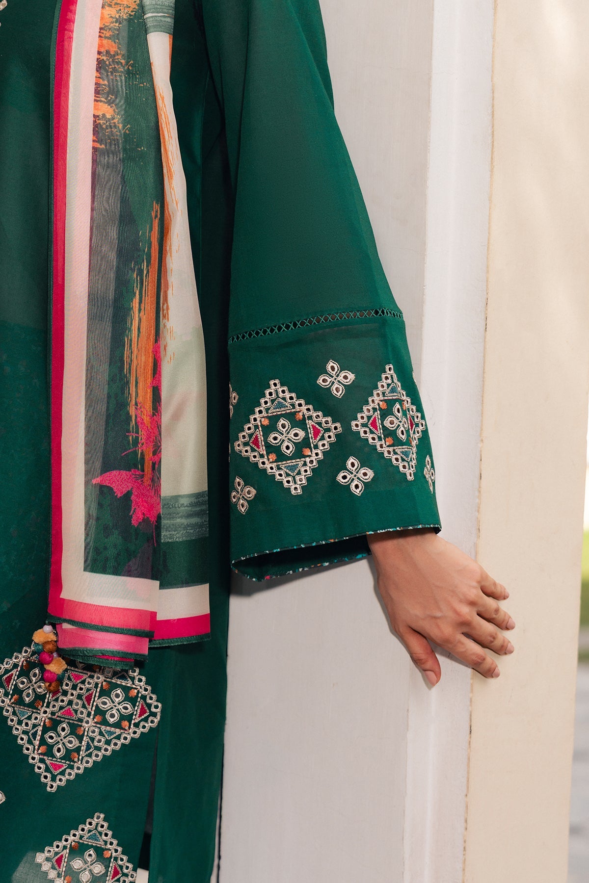 EMBROIDERED LAWN USE-9377
